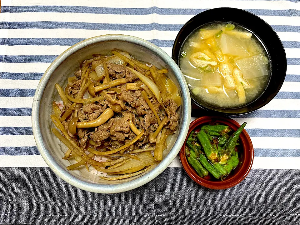 牛ごぼうしめじ丼、オクラのおひたし、大根と薄揚げのお味噌汁|jackybeanさん