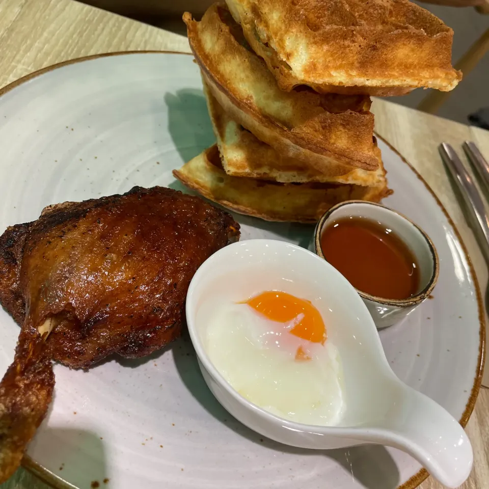 Fried duck and waffles@Duckland|Ong Sor Fernさん