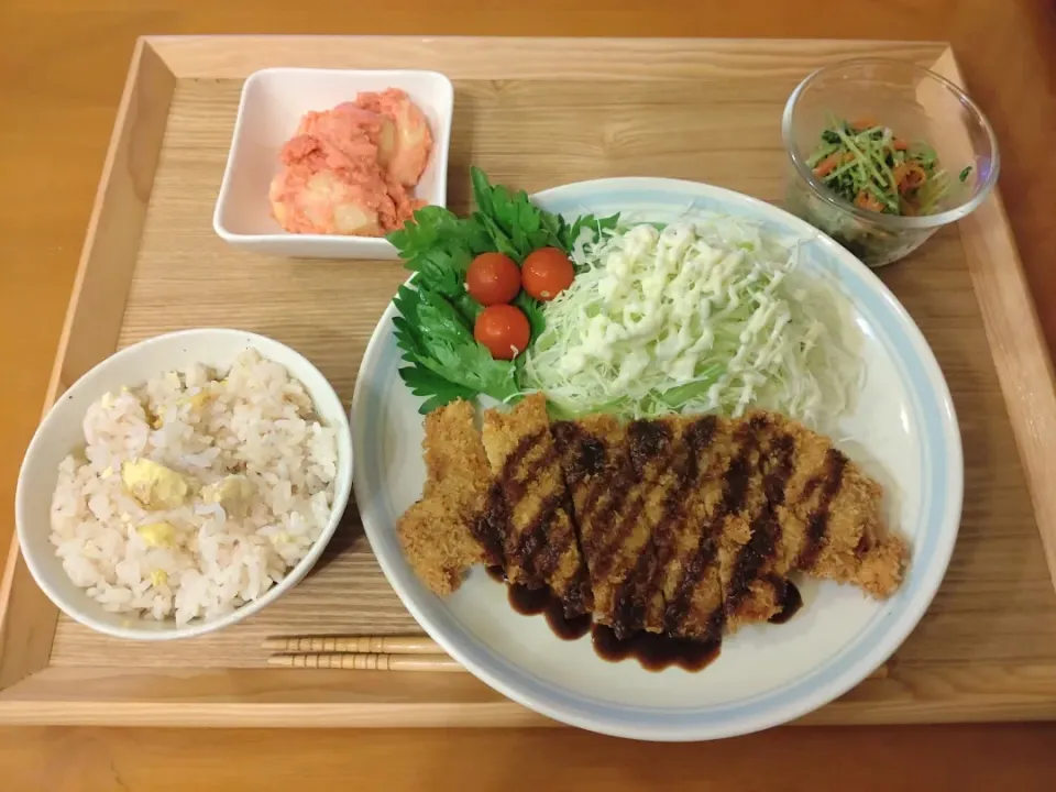 ☆トンカツ
☆タラモサラダ
☆豆苗ゴマ和え
☆栗ご飯|chikakoさん