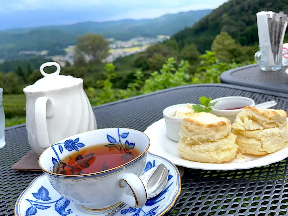 Snapdishの料理写真:自家製紅茶とスコーン＠アーリーモーニング　2021.9.26|junkoさん