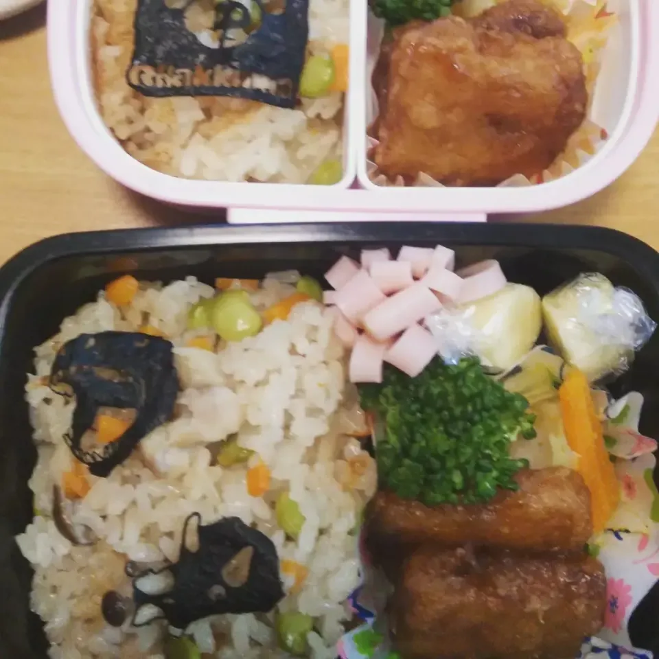 お弁当🍱2021.8.19

炊き込みご飯、鯵南蛮（冷食）、ゆで野菜、お花ハム、チーズ|macco7さん