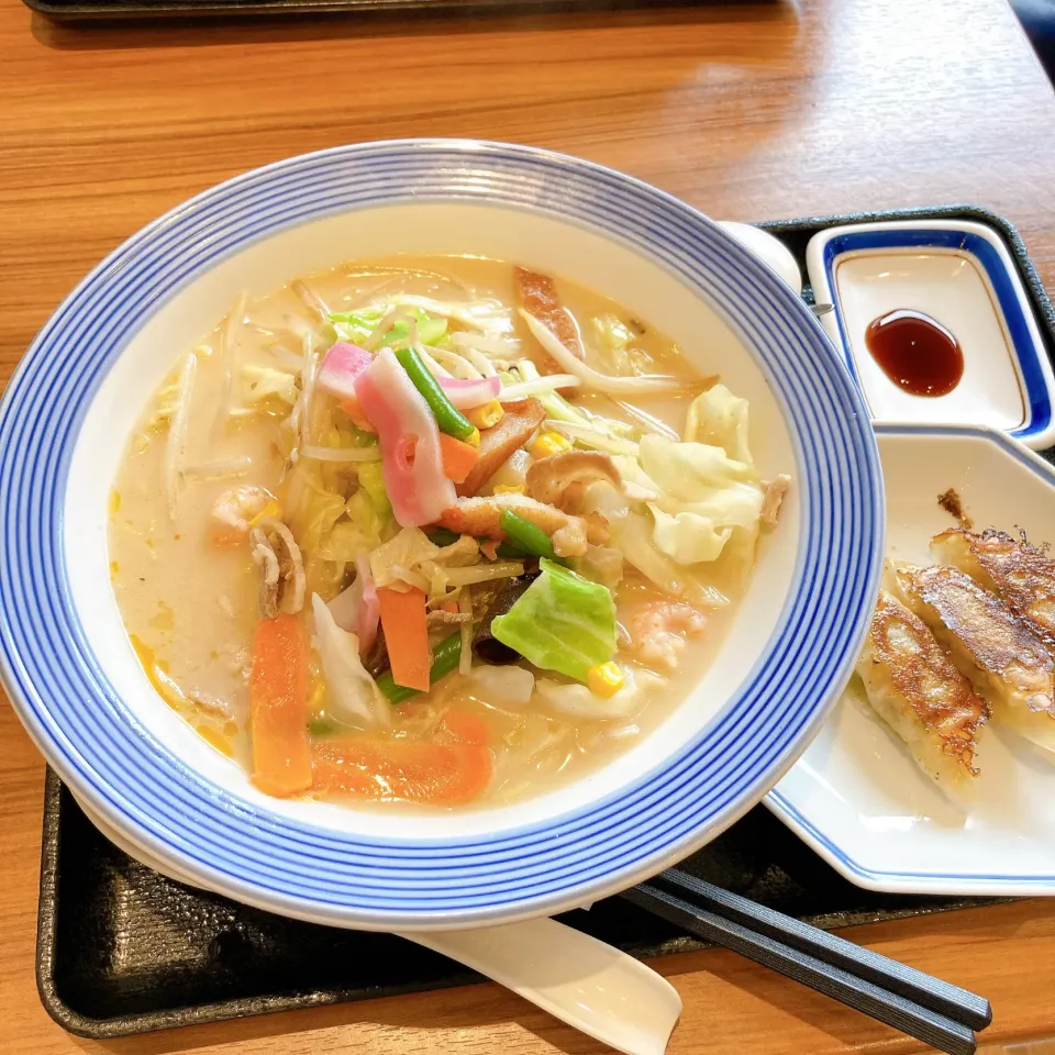 長崎ちゃんぽん＋餃子3コ🍜🥟|ちゃみこさん