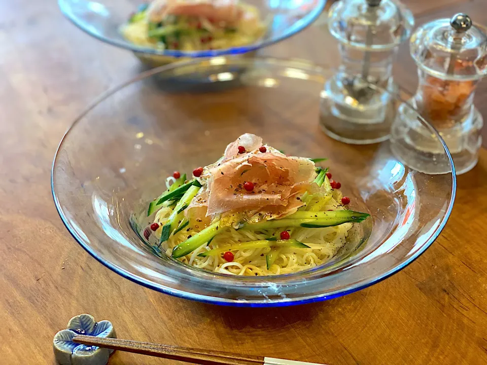 生ハムと胡瓜🥒のあっさり素麺☺︎|まめすけ。さん