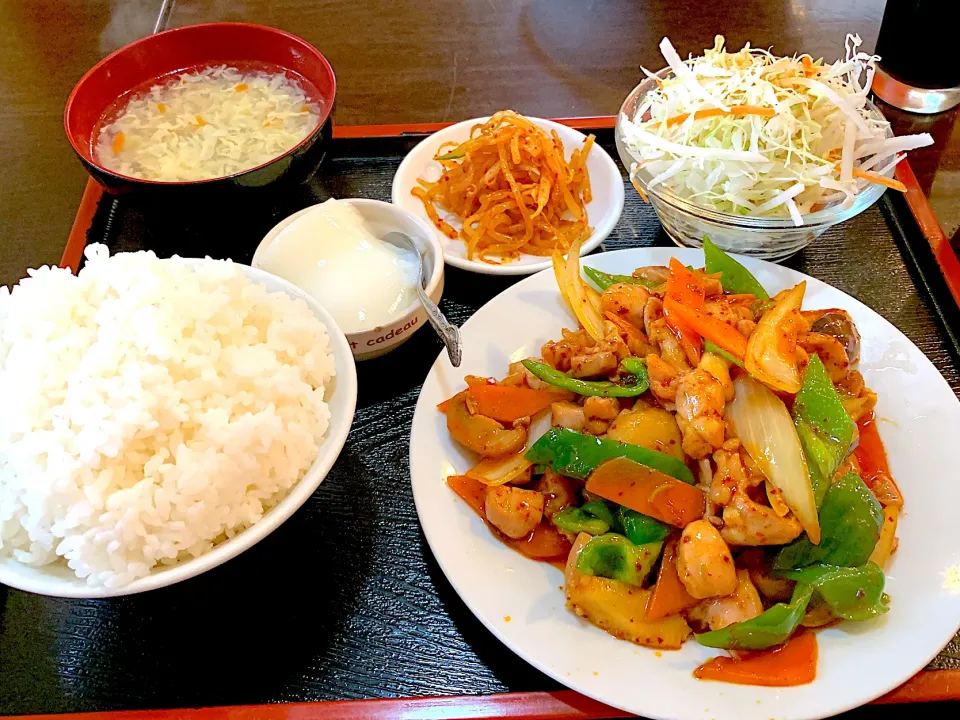 鶏肉とカシューナッツ定食|yumyum😋さん