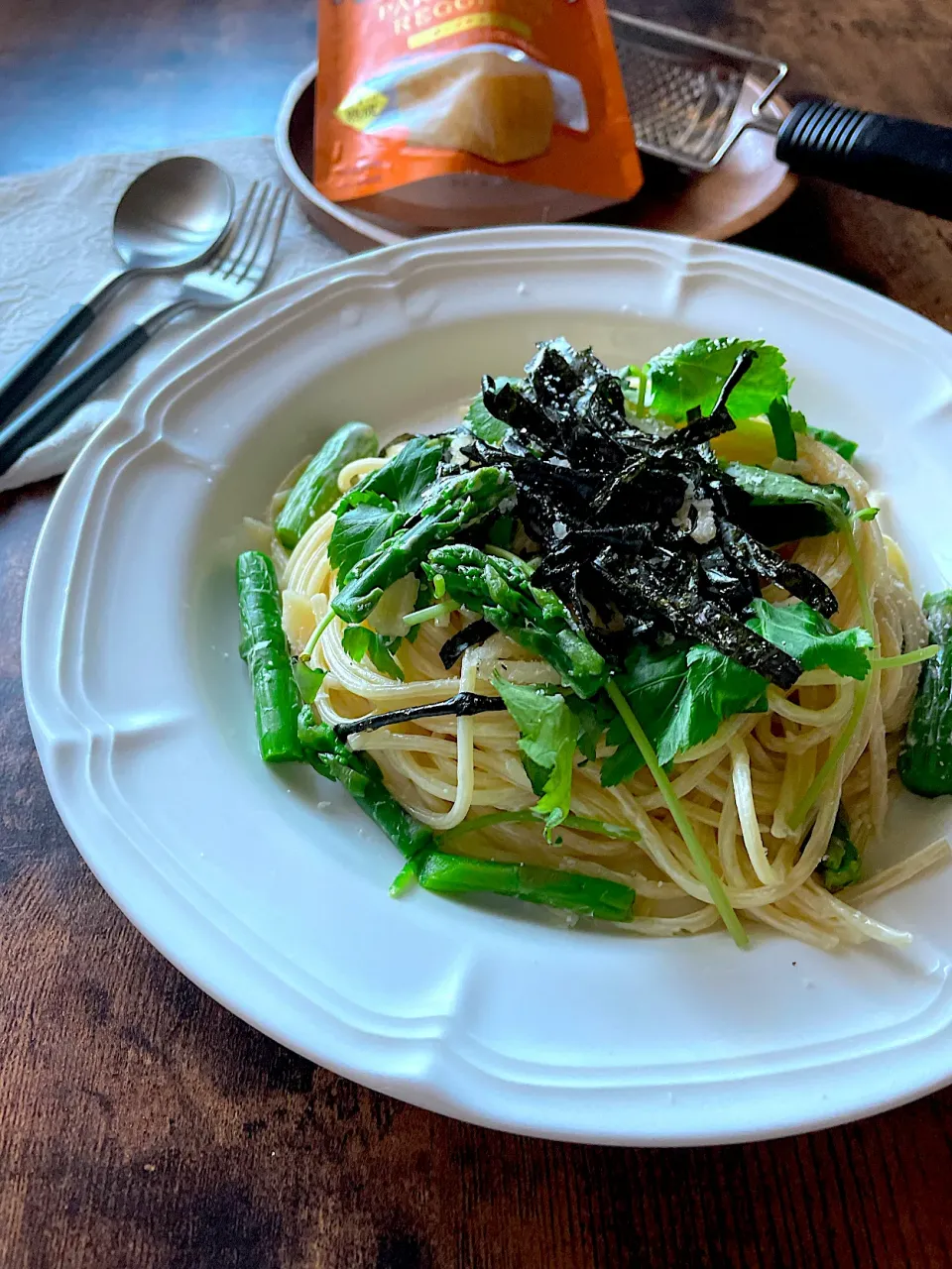 Snapdishの料理写真:☆Yumi☆さんの料理 アスパラと☘️三つ葉のパスタ♡お誕生日おめでとうございます🎊|とんちんさん