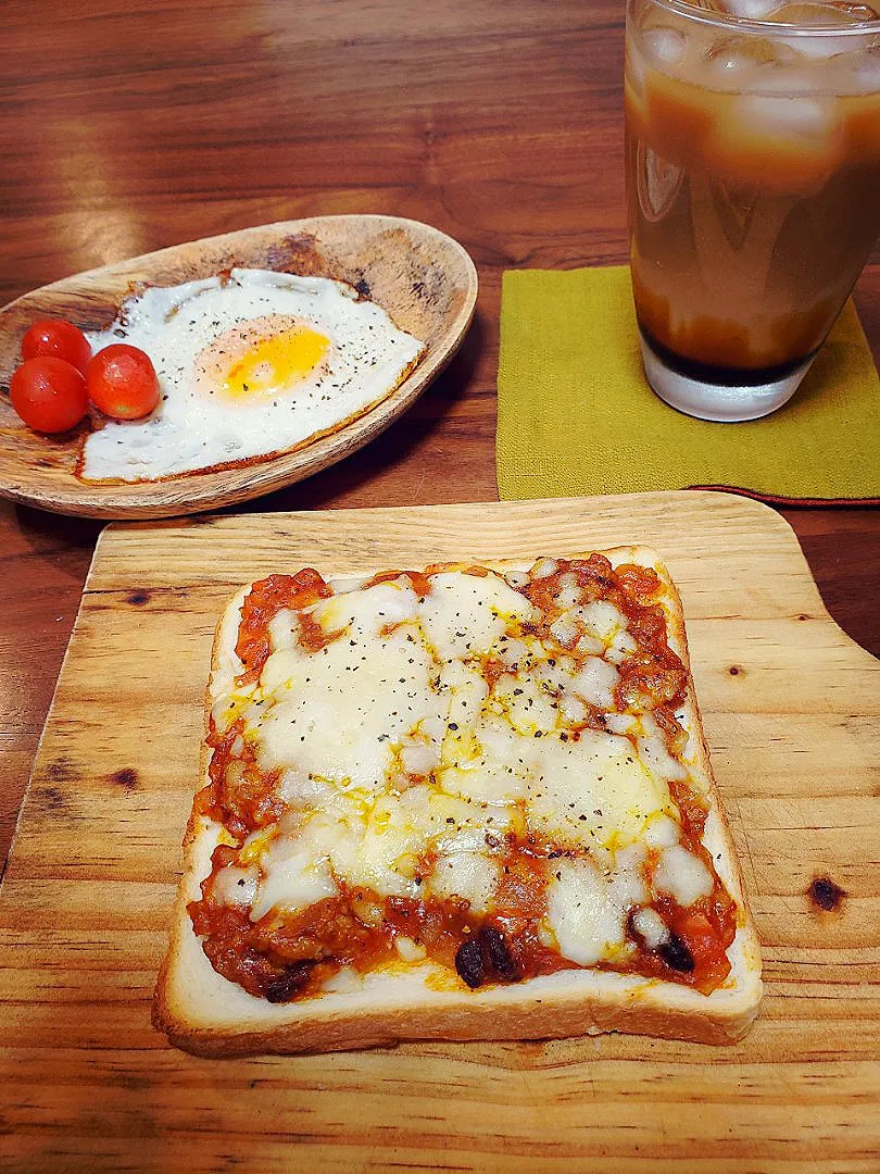 あさごはん🍞🍳ミートソースの残りで…|omitsuさん