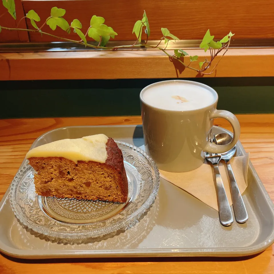 キャロットケーキとソイラテ🍰☕️|ちゃみこさん