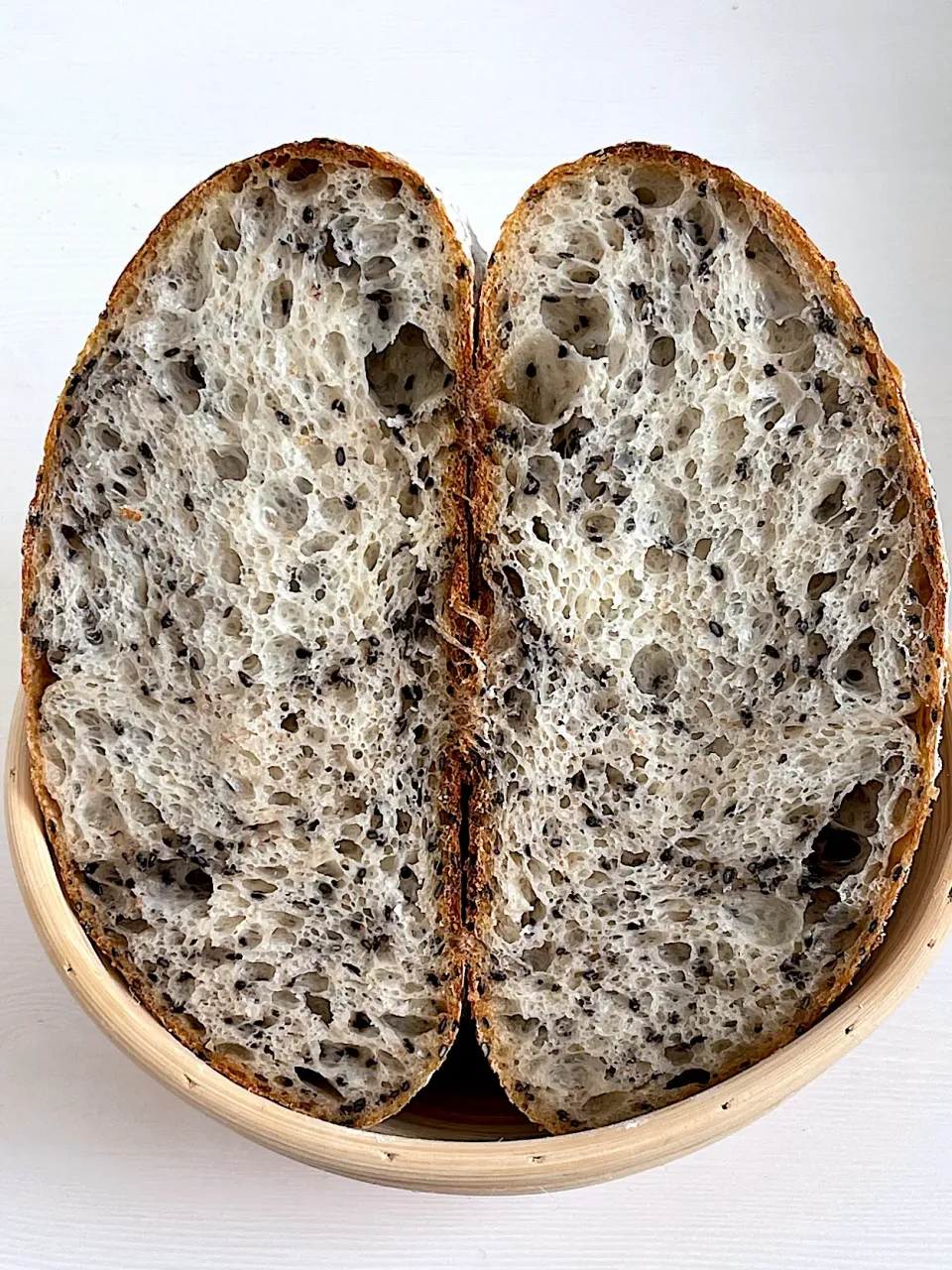 Black sesame seeded sourdough |12Dragonさん