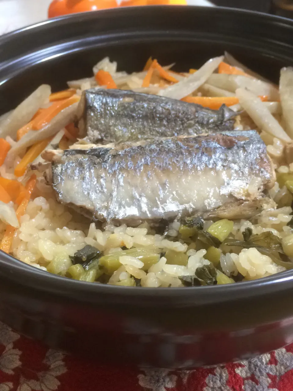 秋刀魚ときんぴらごぼうと野沢菜の炊き込みご飯🐟|ringonamaさん