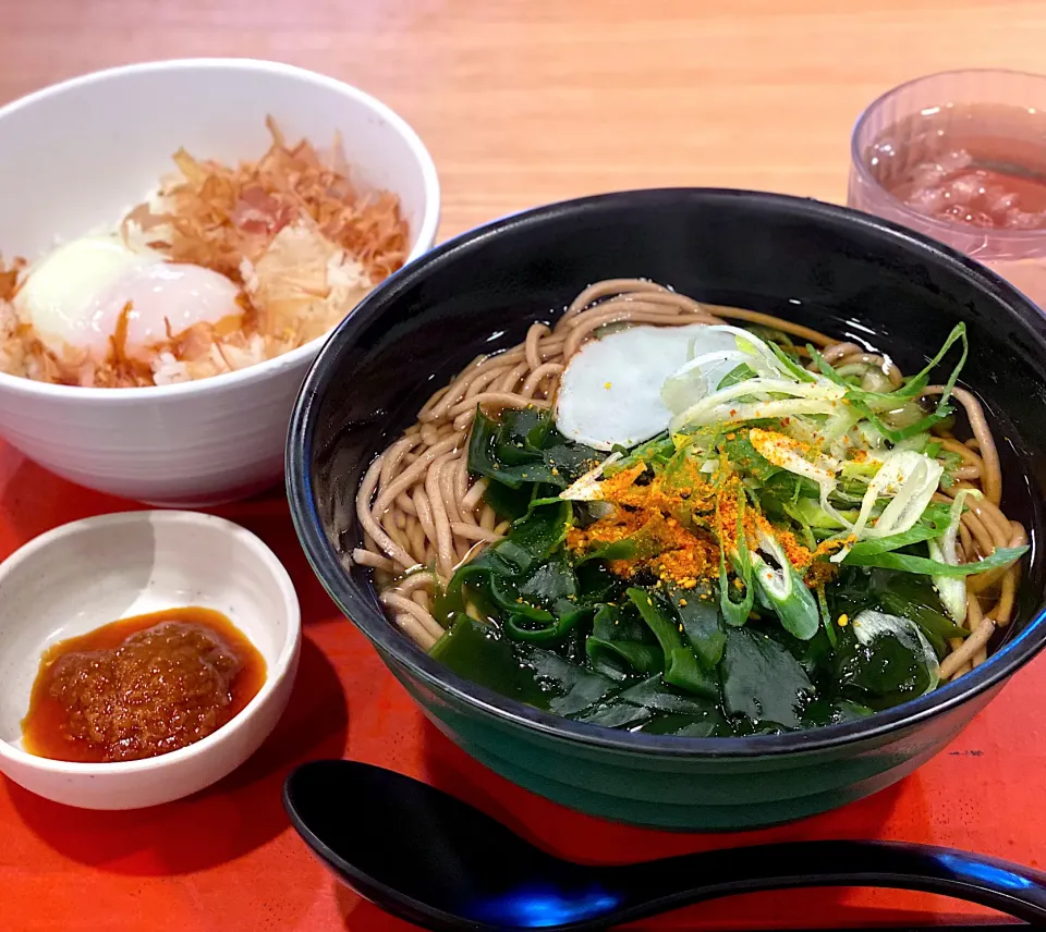 温玉ご飯とわかめ蕎麦|にゃあ（芸名）さん