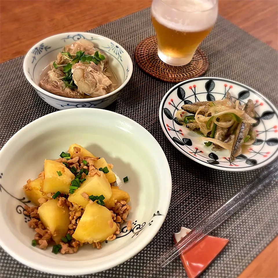 豚ひき肉とじゃがいものそぼろ煮
きびなごの南蛮漬け
豚なんこつの塩煮|𓇼 Ⓢ Ⓗ Ⓘ Ⓝ Ⓞ Ⓑ Ⓤ 𓇼さん