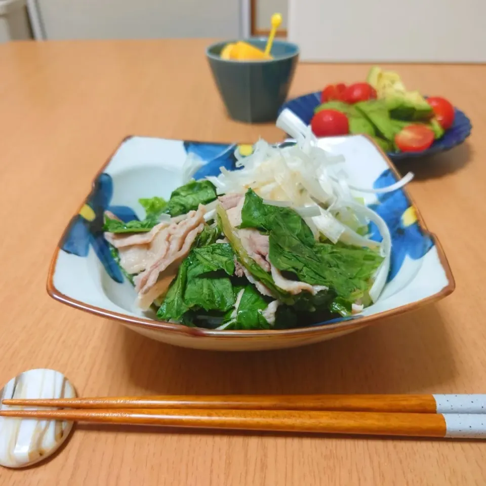 Snapdishの料理写真:【夜ごはん】
白菜と豚バラ肉のレンジ蒸し
アボカドトマト
柿|Rie*さん