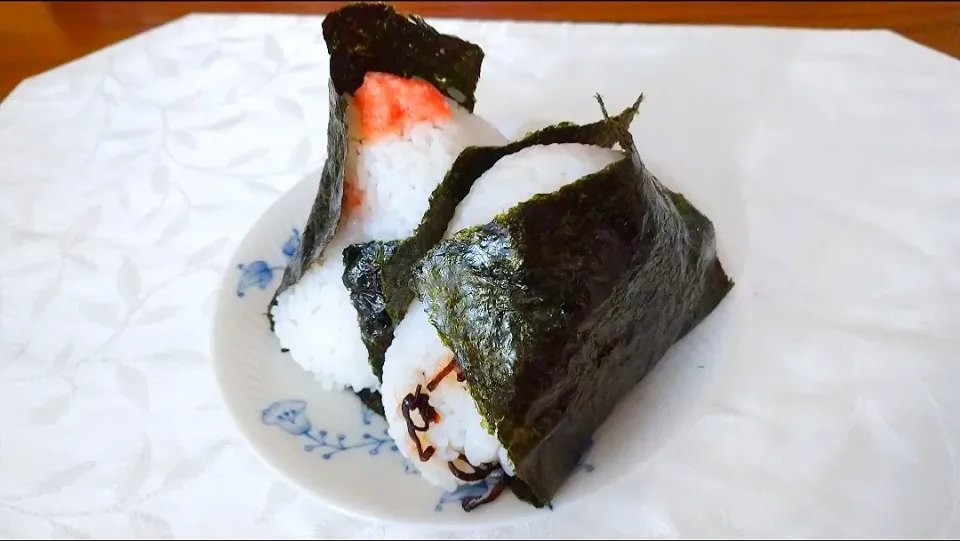 10/4の夜勤弁当
おにぎり2種🍙|卯月さん