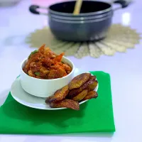 Fried plantain with shredded chicken sauce|Vee of Nwanyiokukoさん