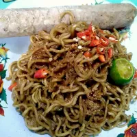 mee goreng with sausage blackpaper|saudahさん