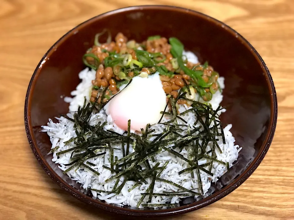 ☆温玉しらす納豆丼|まぁたんさん