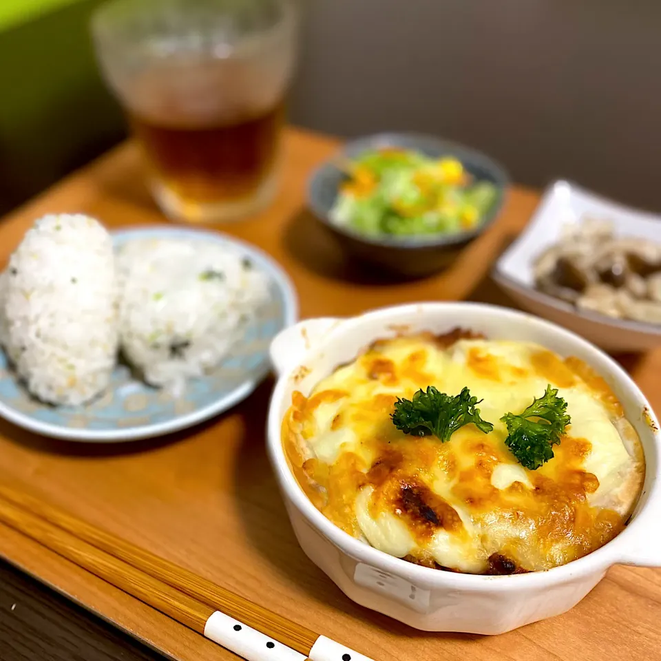 餃子の皮ラザニア　コールスローサラダ　塩バターきのこ|ちぐあささん