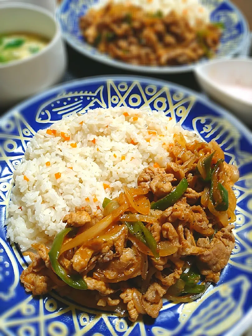 からあげビールさんの料理 【節約レシピ】子どもが喜ぶ♪ナポリタン味の豚こまポークチャップ　と、人参ピラフ🎵|まめころさん