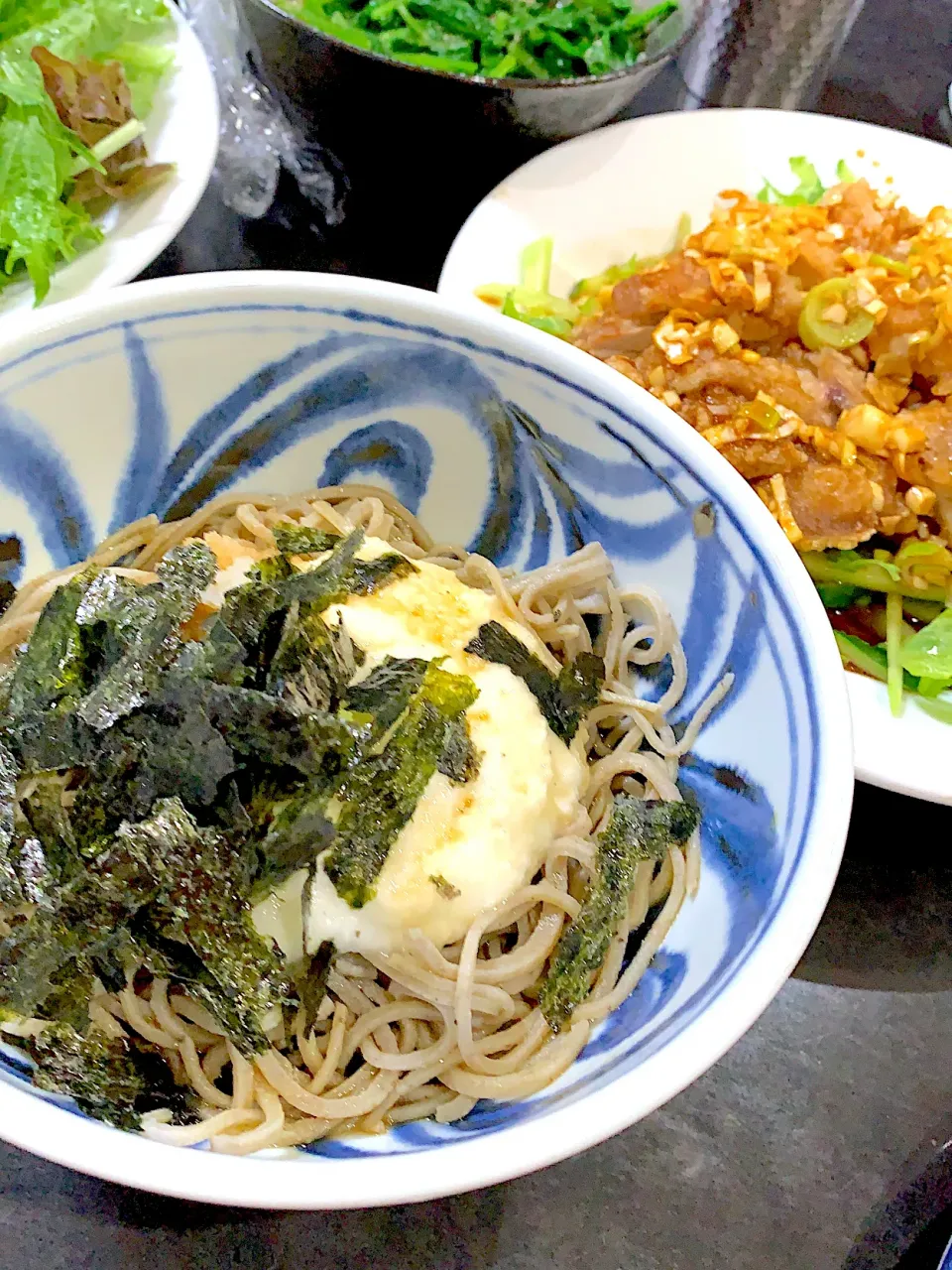 Snapdishの料理写真:畑で取れた山芋🥳トロロぶっかけ　あっちは、ユウリンチイ|Lucky克子ちゃんさん