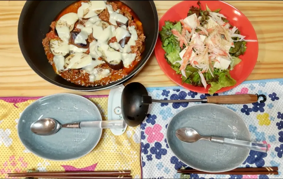 なすとミートトマトソース重ね焼き
かにかまと豆腐とサニーレタスのサラダ|ひろゴーヤさん