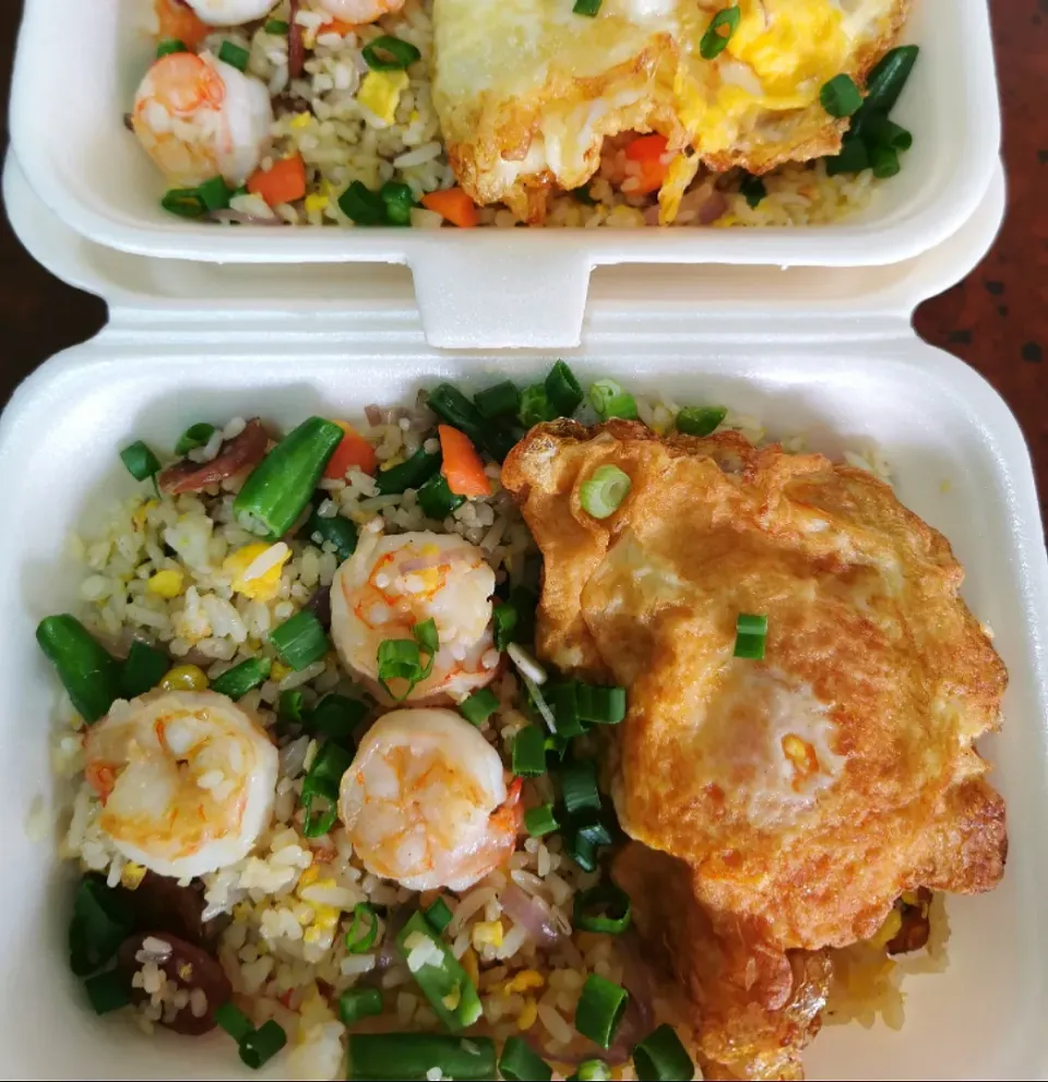 Shrimp fried rice topped with a fried egg.|Richard NGさん