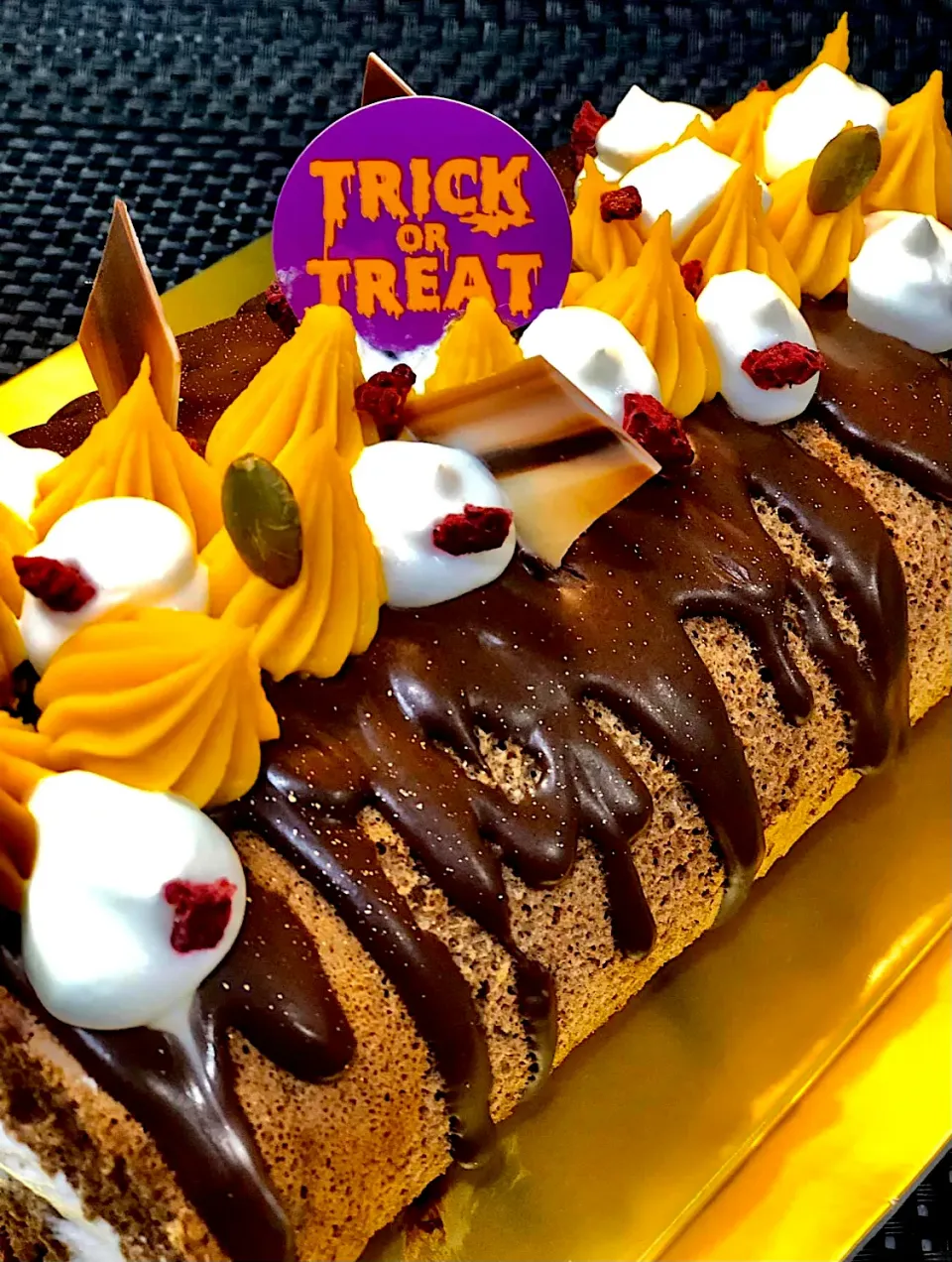 Halloween Choco roll cake|Ronaさん