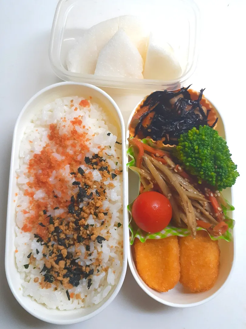 ☆中学生弁当☆二色振りかけ。ひじき煮物。金平牛蒡。ブロッコリー。ミニトマト。クリームコロッケ。梨|ｼｮｺﾗさん