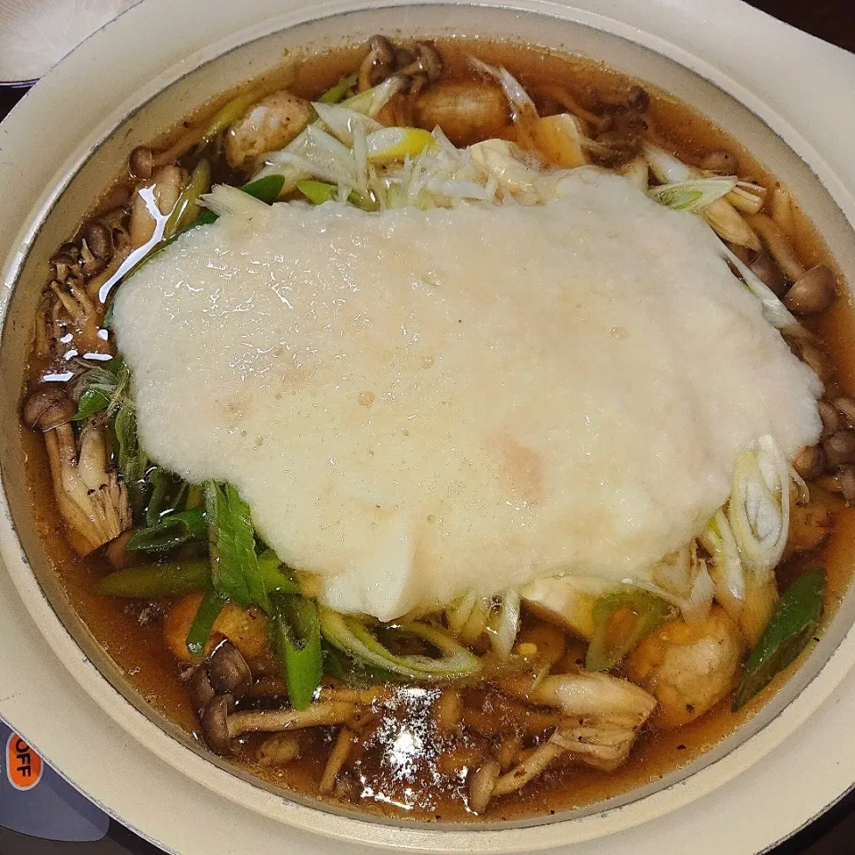 長芋とろろ鍋🍲

    きのこ 鶏肉 ねぎいっぱい😄|miimiさん