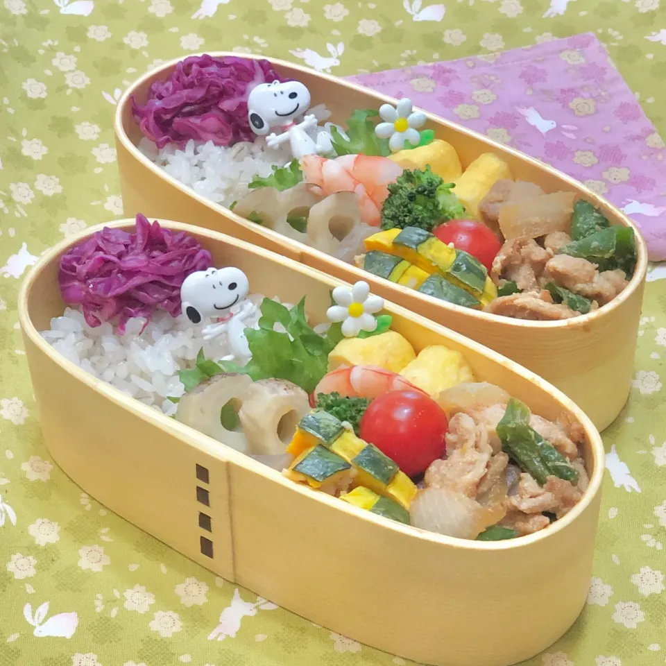 Snapdishの料理写真:豚こま・玉ねぎ・ピーマンの甘味噌炒め☘の双子ちゃんお弁当💙❤️ 9/32水|sweet homeさん