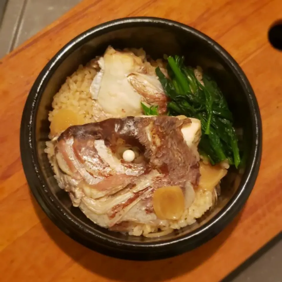 Snapdishの料理写真:鯛の兜とつるむらさき、新生姜の釜飯|mi_neneco♪さん