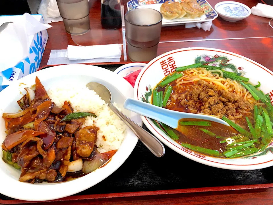 台湾ラーメンとコマ焼飯😋|すかラインさん