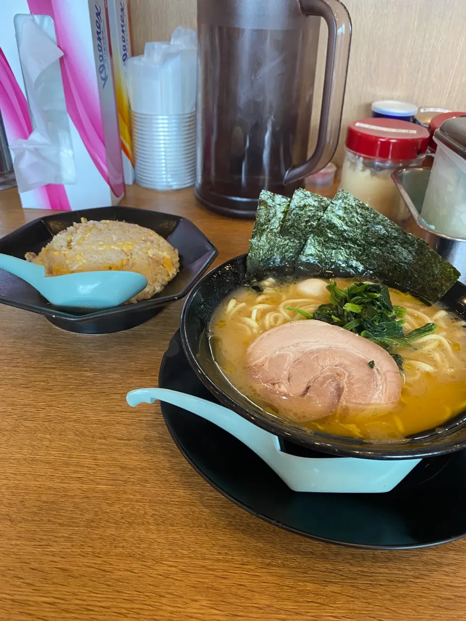 Snapdishの料理写真:大阪府門真市一番町　横浜家系ラーメン門真商店のラーメン半炒飯セット|タカちゃんさん