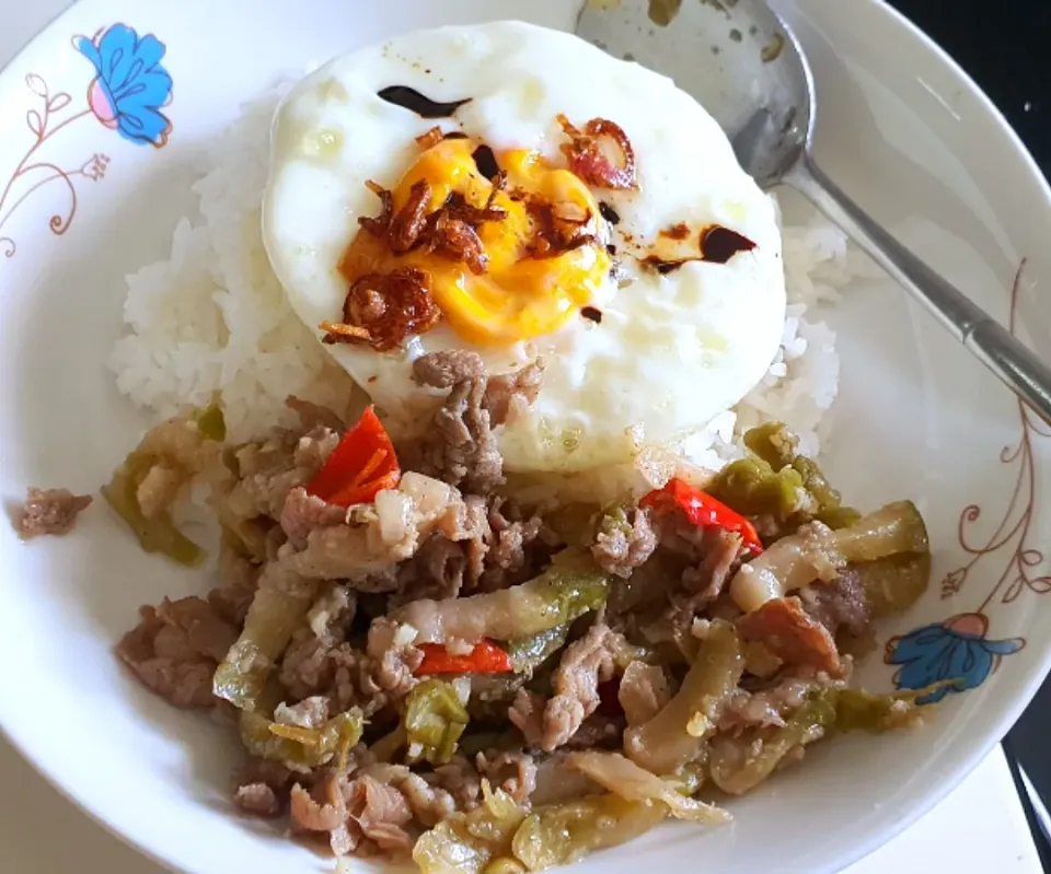 Simple lunch 06 Oct 2021
spicy garlic beef sichuan egg rice 😋🤤🤪👍|🌷lynnlicious🌷さん