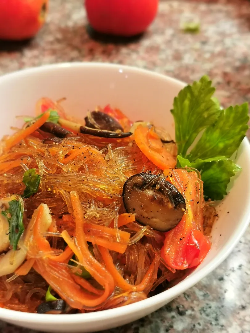 Fried​ Glass Noodles​ with​ Carrot and​Mushroom​ 🍄🥕|👑Rawi🍁Riw👑さん