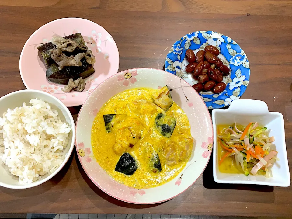 かぼちゃと鶏肉のクリーム煮　もやしときゅうりの中華和え　煮豆　なすと豚肉の煮物|おさむん17さん