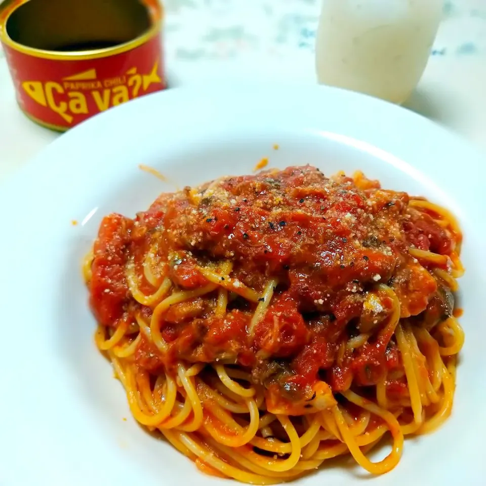 サヴァ缶パプリカチリソース味で🍝サバトマトパスタ|うたかた。さん