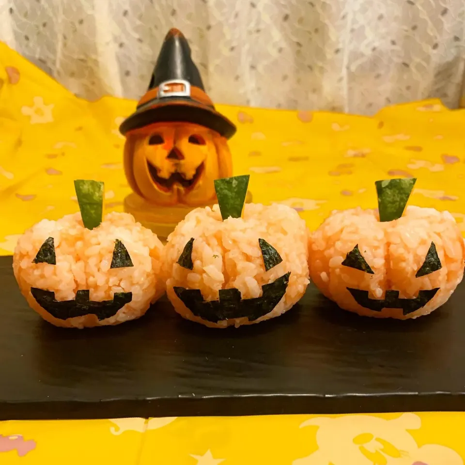 🎃ハロウィンおにぎり🎃たらこご飯で|みっこちゃんさん