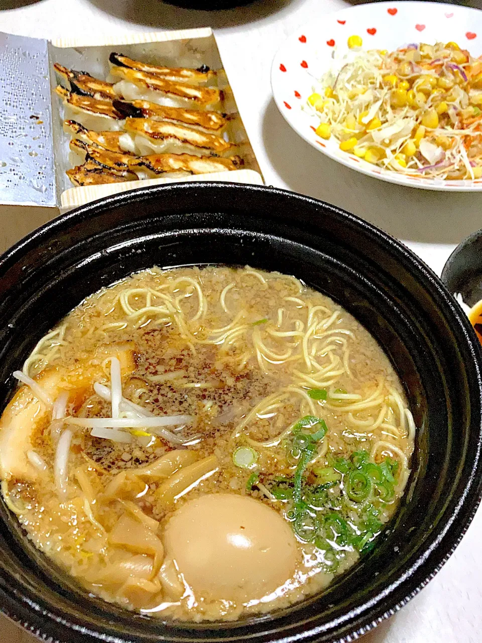 出●館で無料だったので、醤油ラーメン、サラダ、チャーハン、餃子|Ayaさん