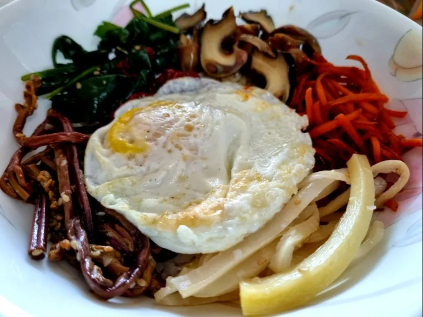 bibimbap with marinated sea snails|steven z.y.さん