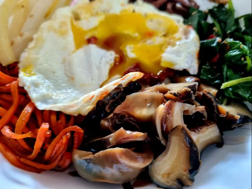 bibimbap with marinated sea snails|steven z.y.さん