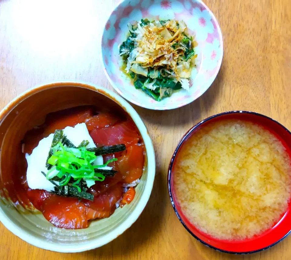 ９月３０日　まぐろの漬け丼　空心菜のおひたし　しじみのお味噌汁|いもこ。さん