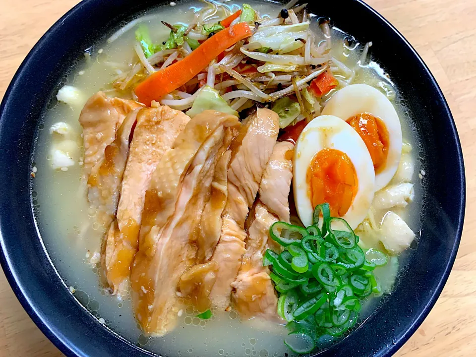 Snapdishの料理写真:鳥チャーシュー塩ラーメン|ゆりえさん