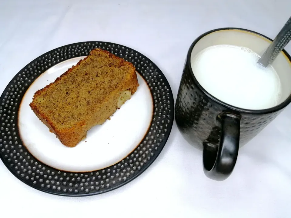 Snapdishの料理写真:Banana bread with a cup of milk|bake with candyさん