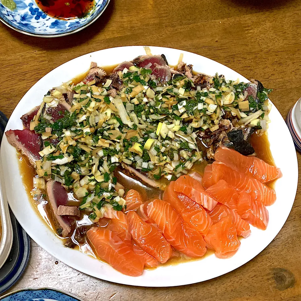 カツオのたたき、サーモンの香味ソースかけ|みんみんさん