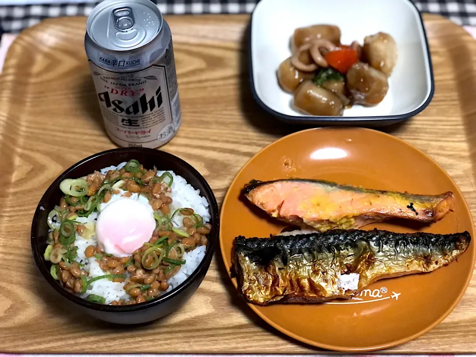 ☆温玉納豆ご飯 ☆鮭の西京焼き ☆さばの塩焼き ☆いかと里芋煮 ☆ビール🍺|まぁたんさん