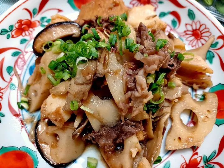 蓮根牛肉キノコとちぎり厚揚げの甘辛炒め煮|ぱいんてーるさん