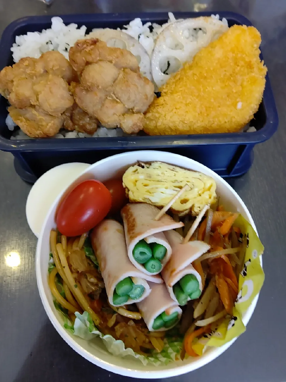 Snapdishの料理写真:唐揚げ弁当 塩麹卵焼き|まゆみさん