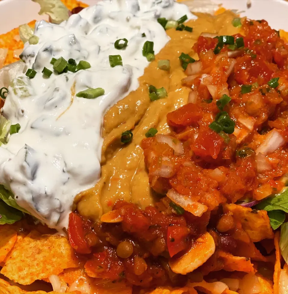 Lunchtime memories of working as a Chef 👩‍🍳 in Muswells Cafe Bar Ealing 
Nachos with Bef chili, cheese , lettuce , Salsa, Avocado, yoghurt 
#nachos #vegetaria|Emanuel Hayashiさん