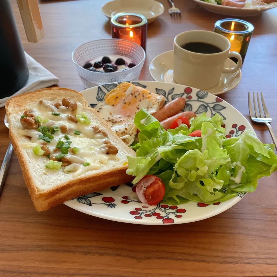 納豆とチーズのパンで土曜日の#朝ごパン|gintanさん