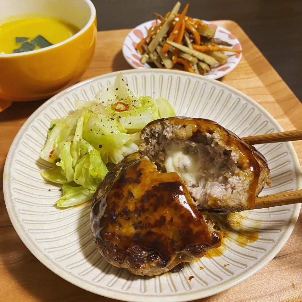 チーズイン照り焼きハンバーグ
かぼちゃの豆乳ポタージュ
ごぼうの塩きんぴら
キャベツのペペロン炒め|ちぐあささん